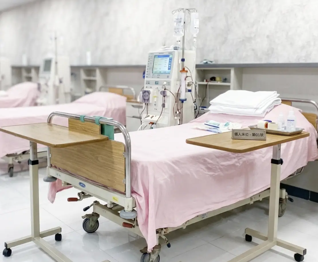 高健診所洗腎個人床位,專屬寢具與透析機台,高雄小港洗腎環境